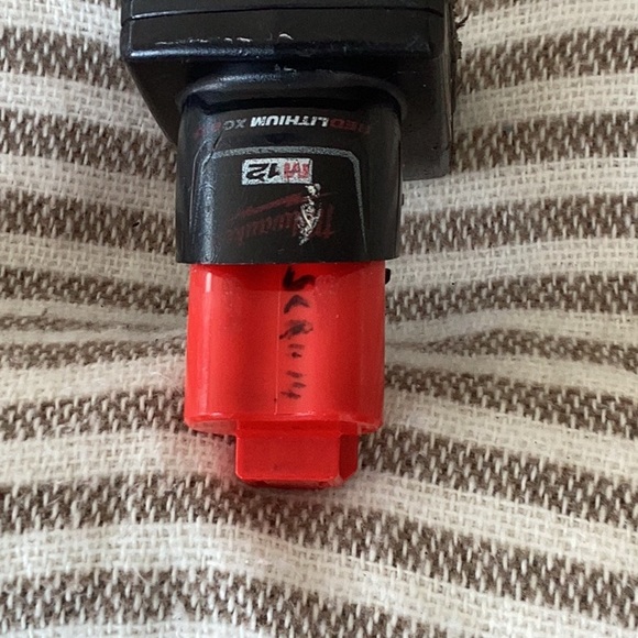 M12 REDLITHIUM XC6.0 Battery Pack Milwaukee brand - Picture 3 of 5